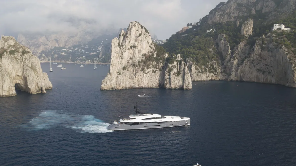 Utopia Iv, Rossinavi 62.7 m